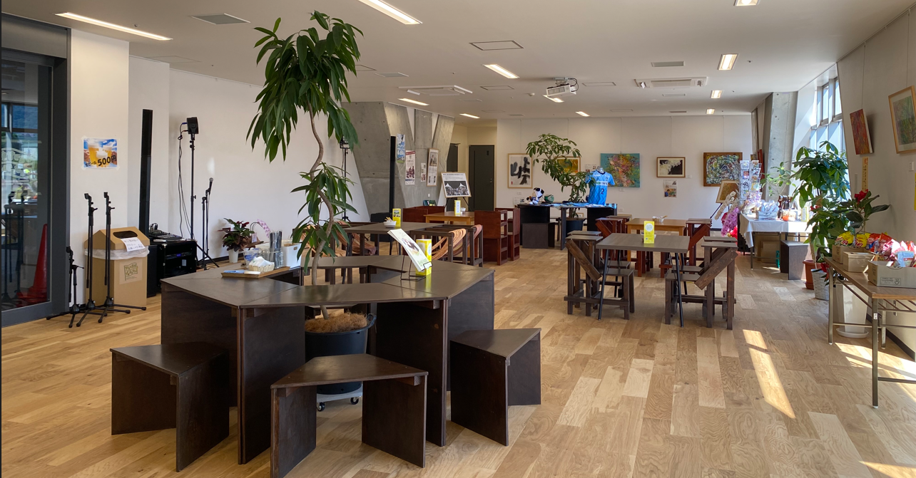 福祉で地域や企業を繋いでいくコミュニティスペース「ひとつなぎカフェ」　室内空間デザインと家具製作で協力