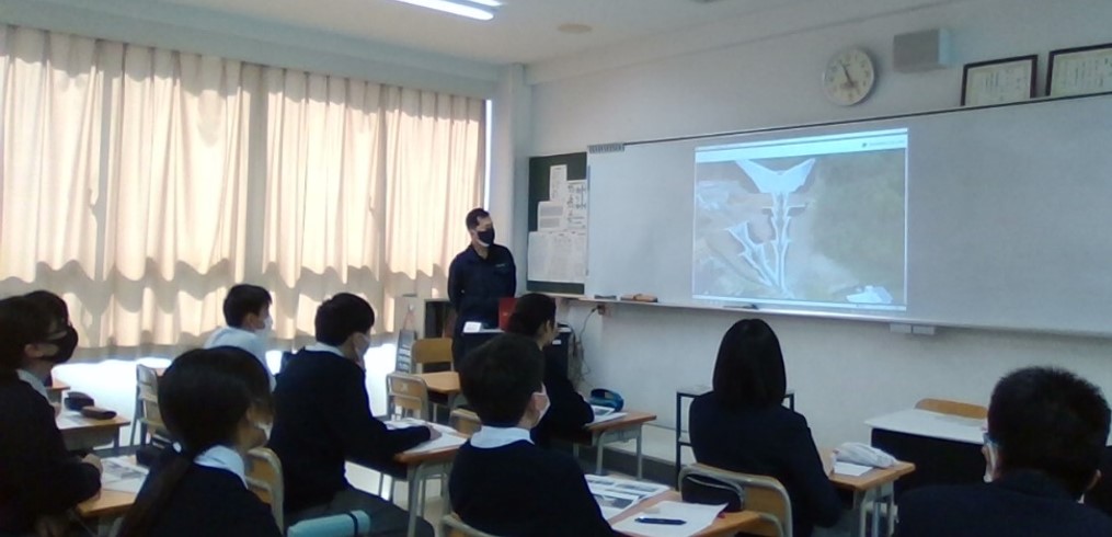 附属広島中学校東広島校 2年生を対象に税関職員の出張講義「職業講演会」を実施