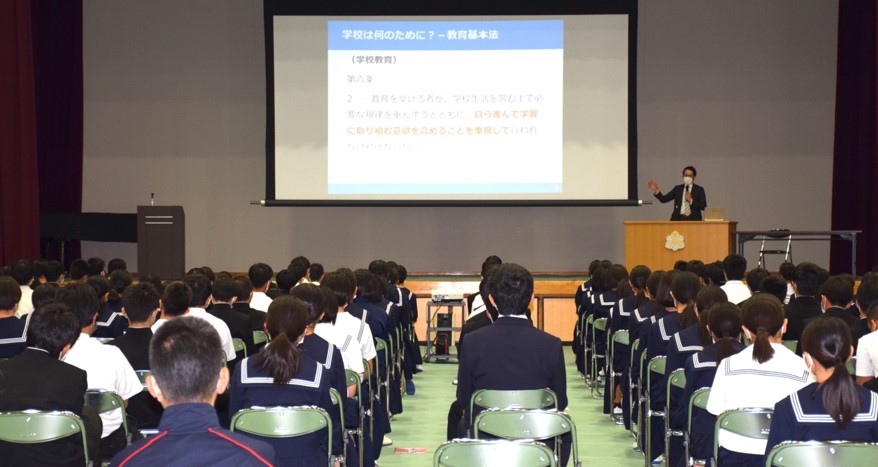 近畿大学九州短期大学の教員が飯塚市立筑穂中学校で出張講義　中学生が福祉について考える機会を創出