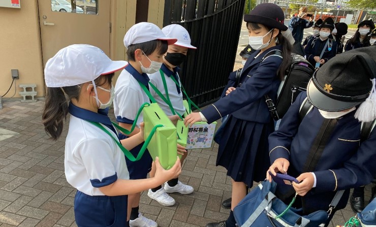 一目千本の美しい吉野山の桜を守りたい！　近畿大学附属小学校2年生が「吉野の桜募金運動」を実施