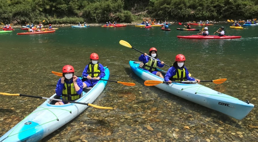 近畿大学附属新宮高校の生徒が「古座川カヌー下り」を体験　地域の文化や自然を学ぶ「ふるさと教育」で豊かな心を養う