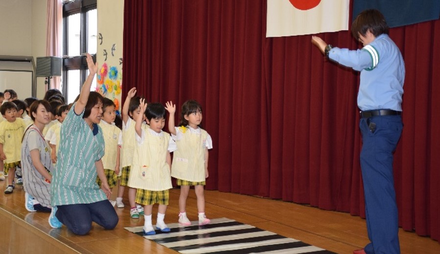 近畿大学九州短期大学附属幼稚園で「交通安全教室」を実施　園児が交通ルールを学び、安全に行動できる力を養う