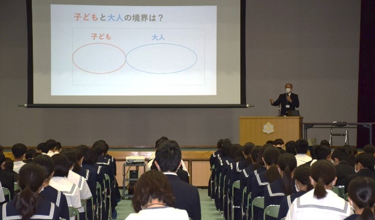 近畿大学九州短期大学の教員が「福祉と税」について出張講義を実施　中学生が社会に貢献する生き方について考える機会に