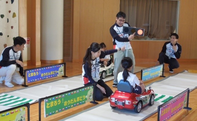 近畿大学附属幼稚園が「交通安全教室」を実施　交通ルールを学び、園児が自ら考え、身を守る判断力を養う