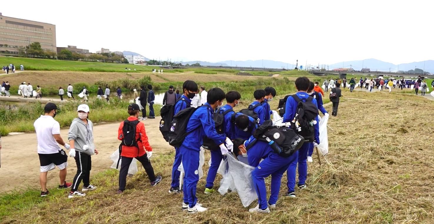 第36回「I LOVE 遠賀川」を開催　近畿大学の学生・附属高校生らがボランティアで清掃活動に参加
