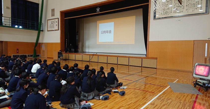 近畿大学附属高等学校東広島校で「年金セミナー」を実施　高校1年生が公的年金制度を学ぶ
