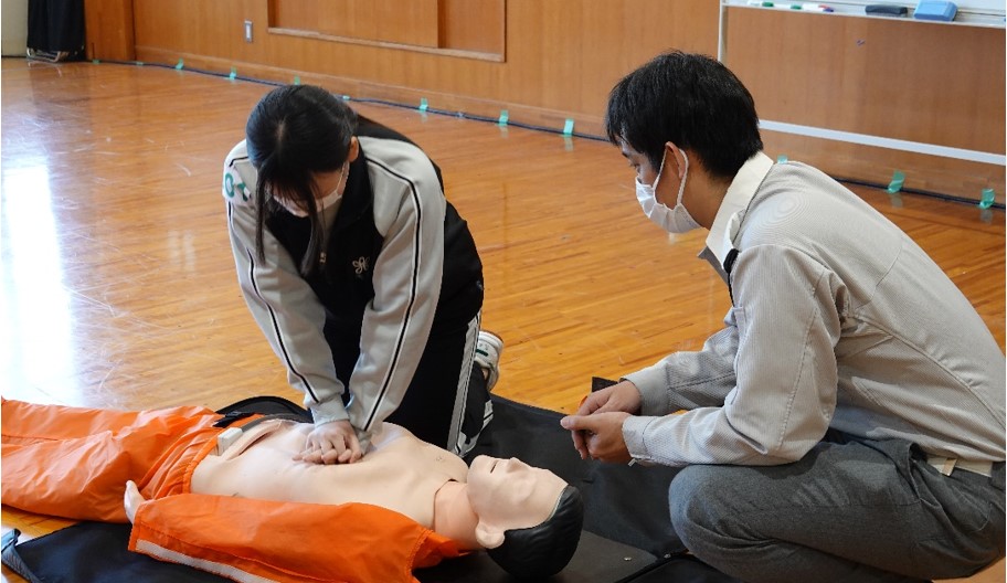 近大附属福岡高校 看護専攻科が「救命講習会」を実施　飯塚消防署の協力のもと、応急手当の知識と技術を身につける
