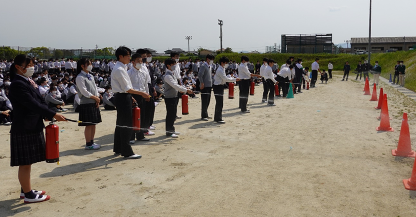 近畿大学附属福岡高等学校が「避難・消防訓練」を実施　災害発生時の的確な判断力や安全に避難する能力を養う