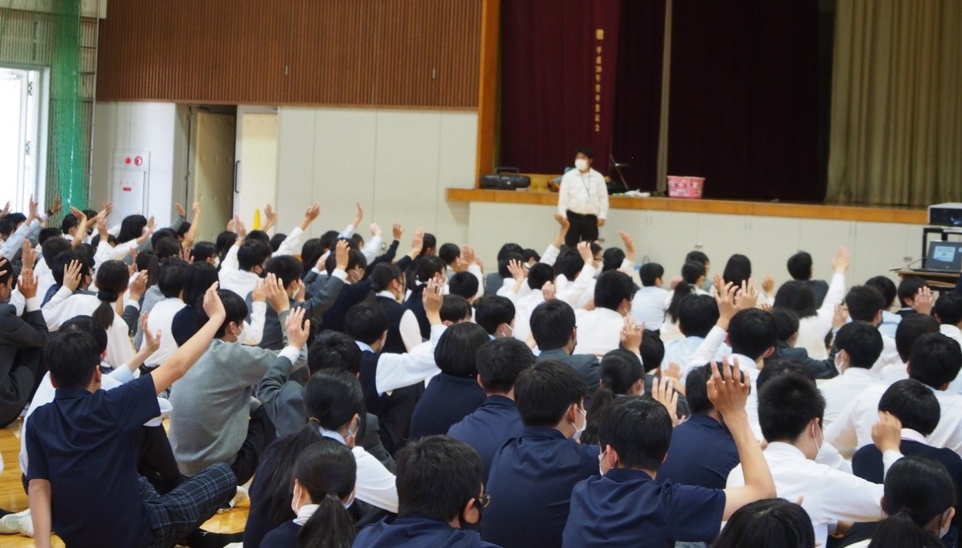 近大附属和歌山中学校で「情報ネットモラル教室」を実施　中学1年生が、インターネットの安全な使い方を学ぶ