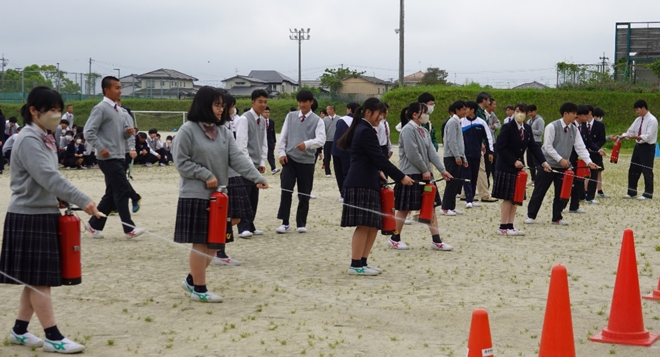 近畿大学附属福岡高等学校が「避難・消防訓練」を実施　災害発生時の的確な判断や安全に避難する能力を養う