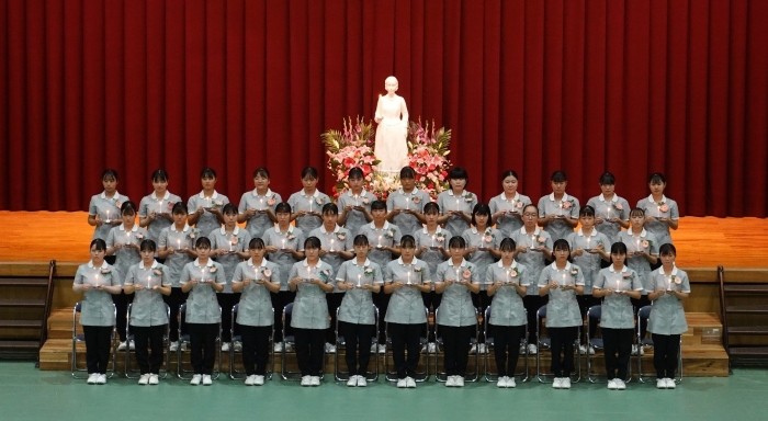 近大附属福岡高校　看護師への第一歩「戴灯式」を実施　医療従事者になる責任と決意を胸に、誓いを立てる