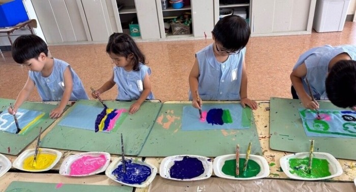 近畿大学附属幼稚園児が近畿大学の施設でワークショップ　未来の学び場で創造的な「旗づくり」に挑戦！