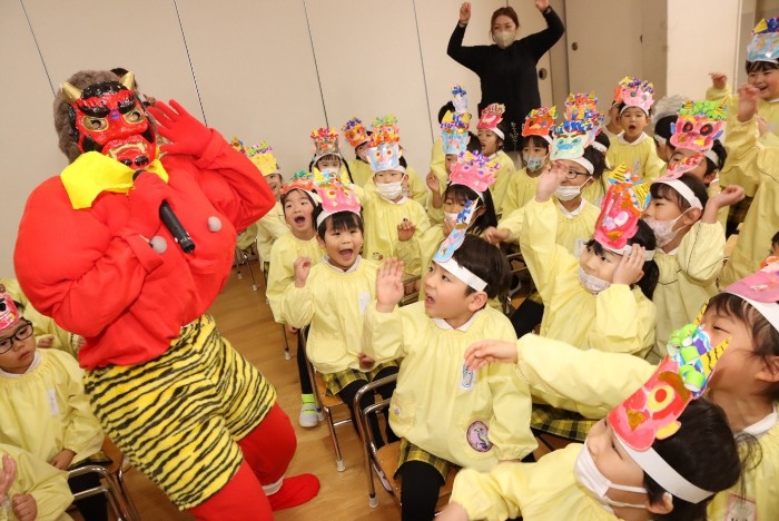 近畿大学九州短期大学附属幼稚園で節分行事を実施　園児が豆まきで"心の鬼"を退治