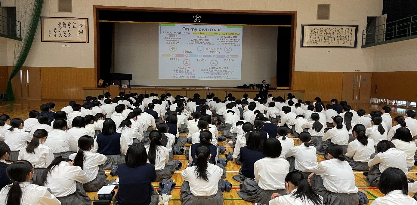 近畿大学附属広島高校東広島校が1年生対象の「進路講演会」を開催　大学進学を見据え、生徒の進路選択への視野を広げる