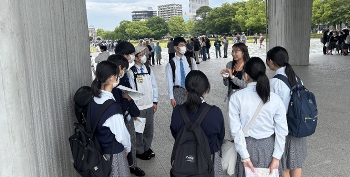 近畿大学附属広島中学校東広島校3年生が平和について学ぶ　広島平和記念公園でのフィールドワークによる平和学習を実施