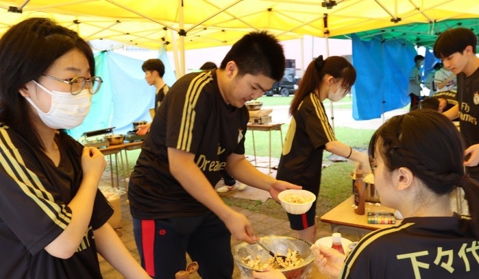 近大附属福岡高校がオープンスクールで文化祭を大公開　模擬店や演奏、展示など多彩なプログラムで高校生活を体験