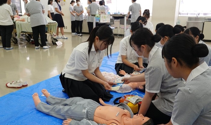 近大附属福岡高校が「第2回オープンスクール」を開催　看護師の仕事体験など多彩な体験型プログラムを実施
