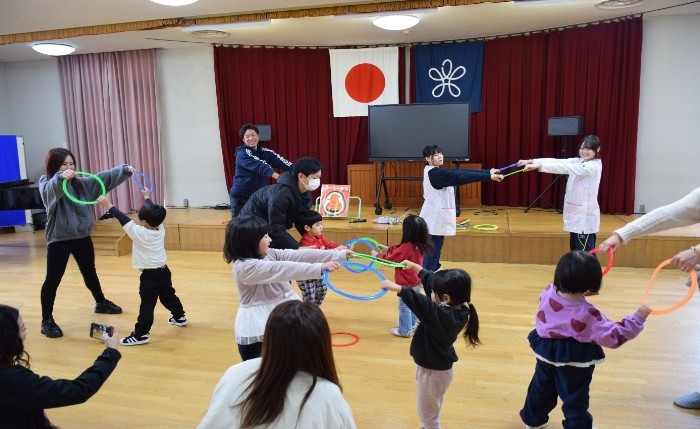 近畿大学九州短大が地域の子育て世帯向けイベントを初開催バイオリン演奏体験やリトミックなど多彩な音楽プログラム
