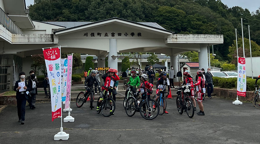 2022年10月9日（日）安田直史教授とATKINS Andrew准教授と近畿大学生が福島県川俣町で川俣ぐるぐる・ポイントラリーサイクルロゲイニング大会を開催