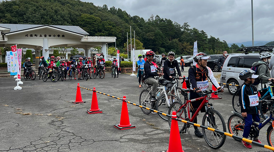 2022年10月9日（日）安田直史教授とATKINS Andrew准教授と近畿大学生が福島県川俣町で川俣ぐるぐる・ポイントラリーサイクルロゲイニング大会を開催