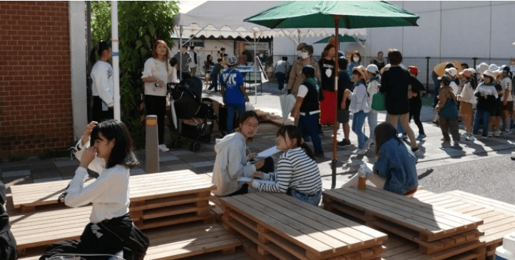 しんいいづか商店街「ぶらり市」　近大生が産学連携事業の一環として商店街を活性化