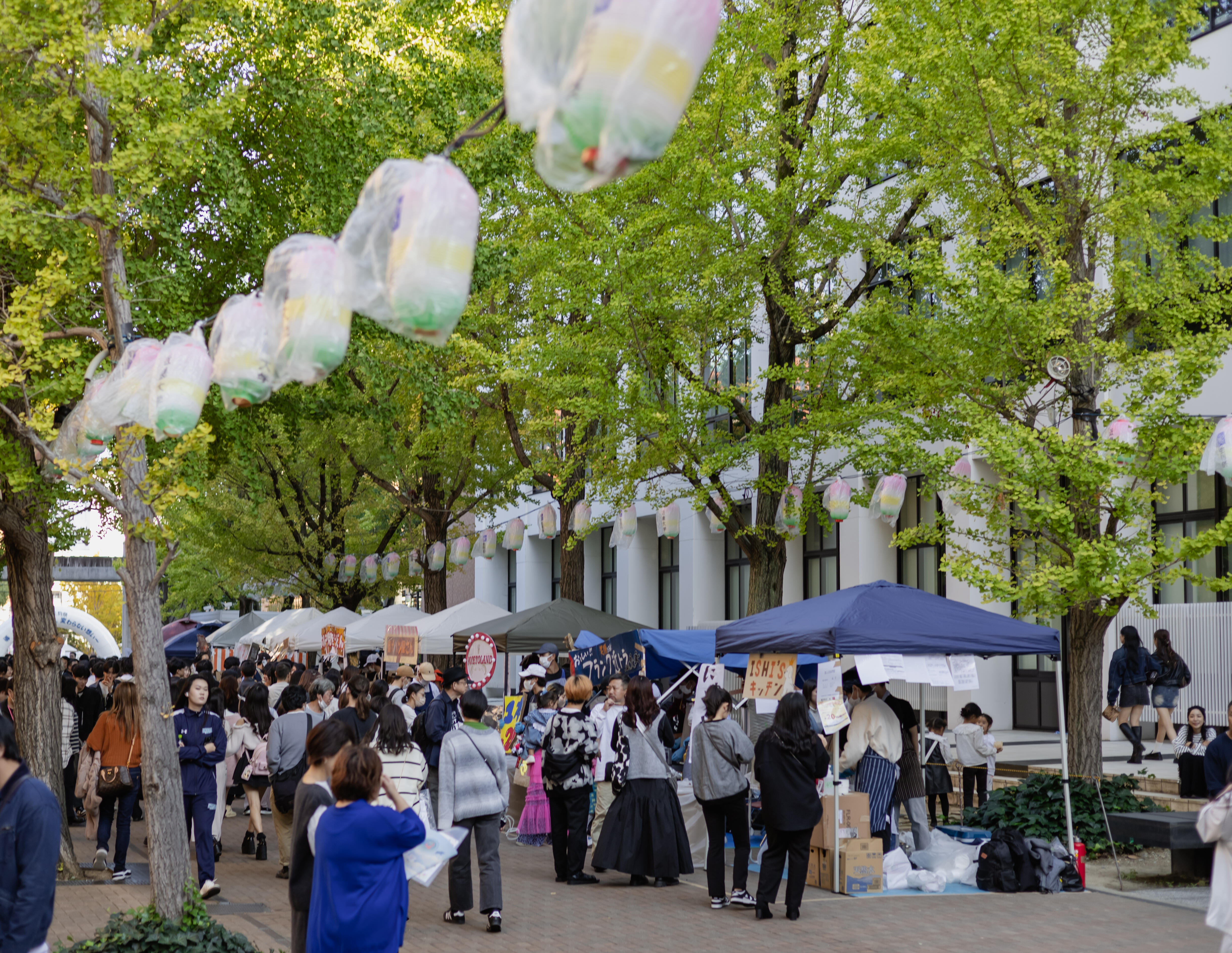 青空の下、笑顔があふれる！屋台も大行列！生駒祭2日目