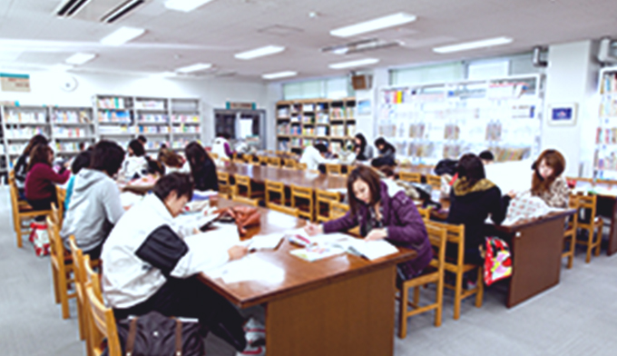 近畿大學九州短期大學圖書館